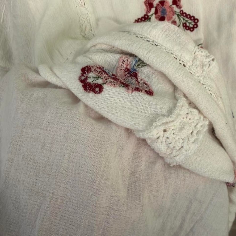 White Floral Embroidered Tunic Blouse | Cottagecore Bohemian Top Medium - Picture 7 of 8